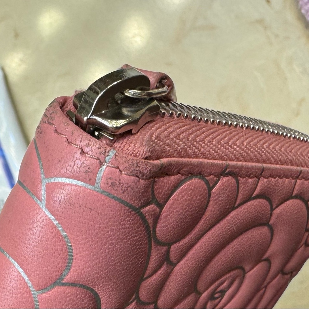 CHANEL Special Edition Pink Camellia Flower Lambskin Zip Around Wallet - Picture 4 of 9